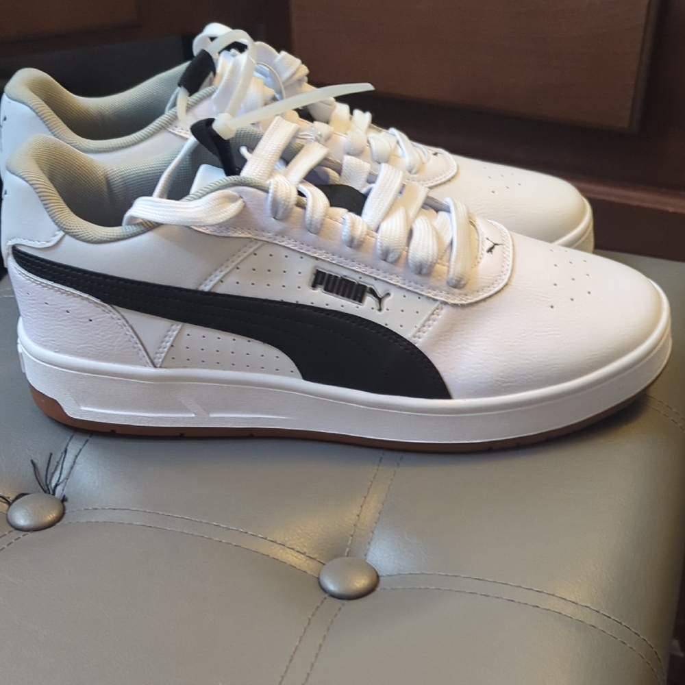 Puma Men's White and Black Casual Sneakers